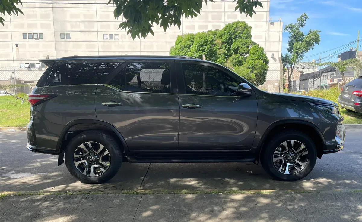 Mira esta publicación de Toyota SW4 2025 en Motordil