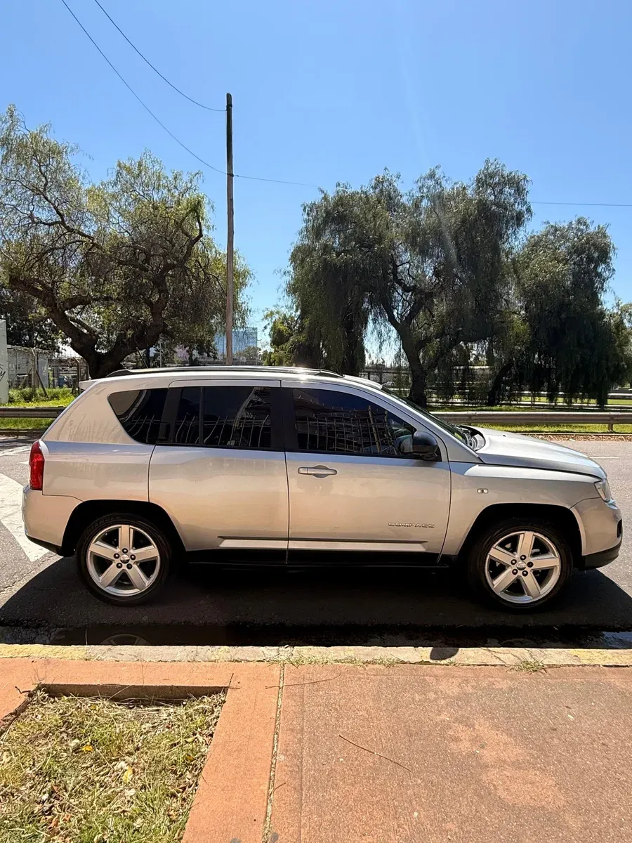 Mira esta publicación de Jeep Compass 2013 en Motordil