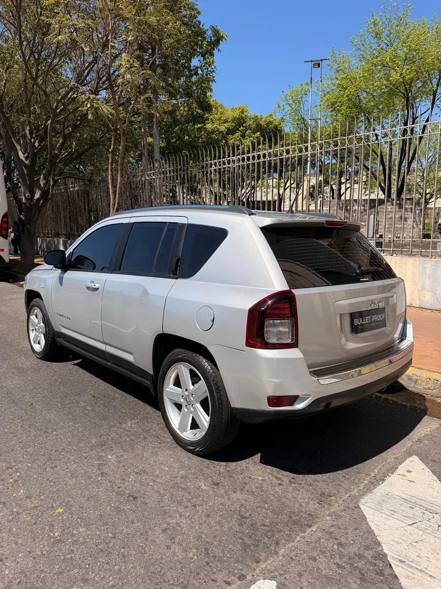 Mira esta publicación de Jeep Compass 2013 en Motordil