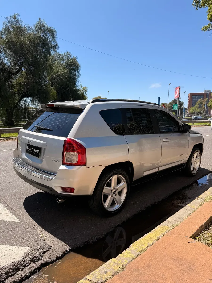 Mira esta publicación de Jeep Compass 2013 en Motordil