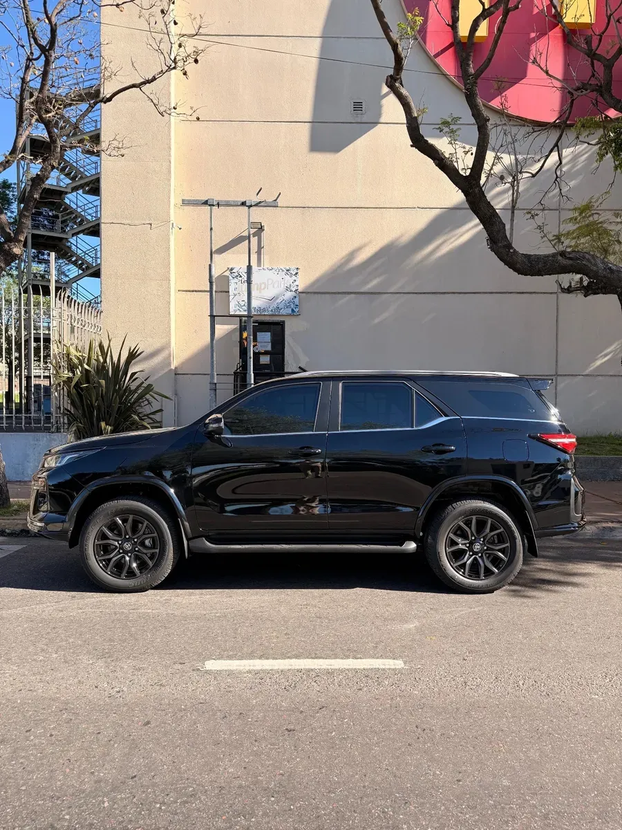 Mira esta publicación de Toyota SW4 2025 en Motordil