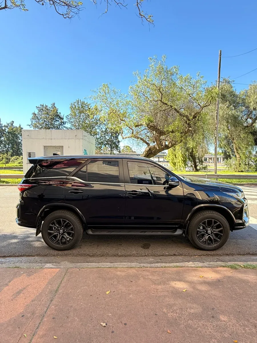 Mira esta publicación de Toyota SW4 2025 en Motordil