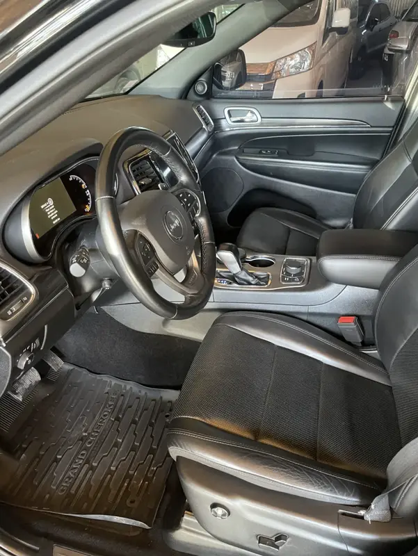 Mira esta publicación de Jeep Grand Cherokee 2021 en Motordil