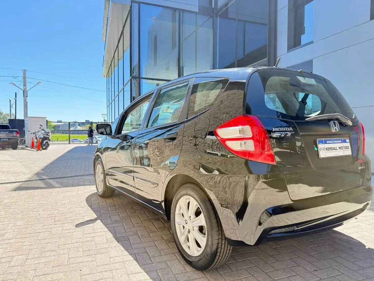 Mira esta publicación de Honda FIT 2013 en Motordil