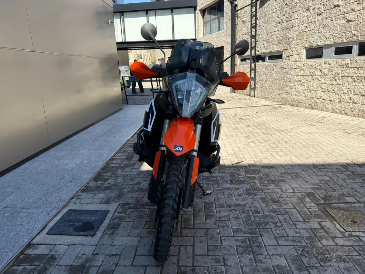 Mira esta publicación de KTM Adventure 790 R 2021 en Motordil