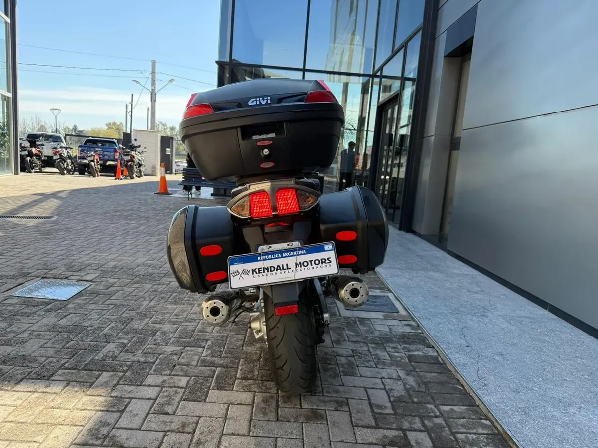 Mira esta publicación de Yamaha 1300 FJR A 2010 en Motordil