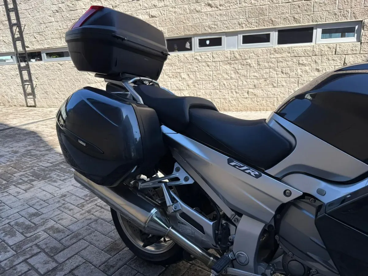 Mira esta publicación de Yamaha 1300 FJR A 2010 en Motordil