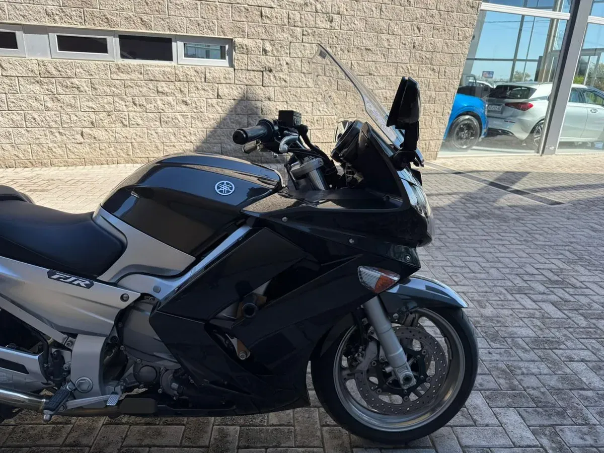Mira esta publicación de Yamaha 1300 FJR A 2010 en Motordil