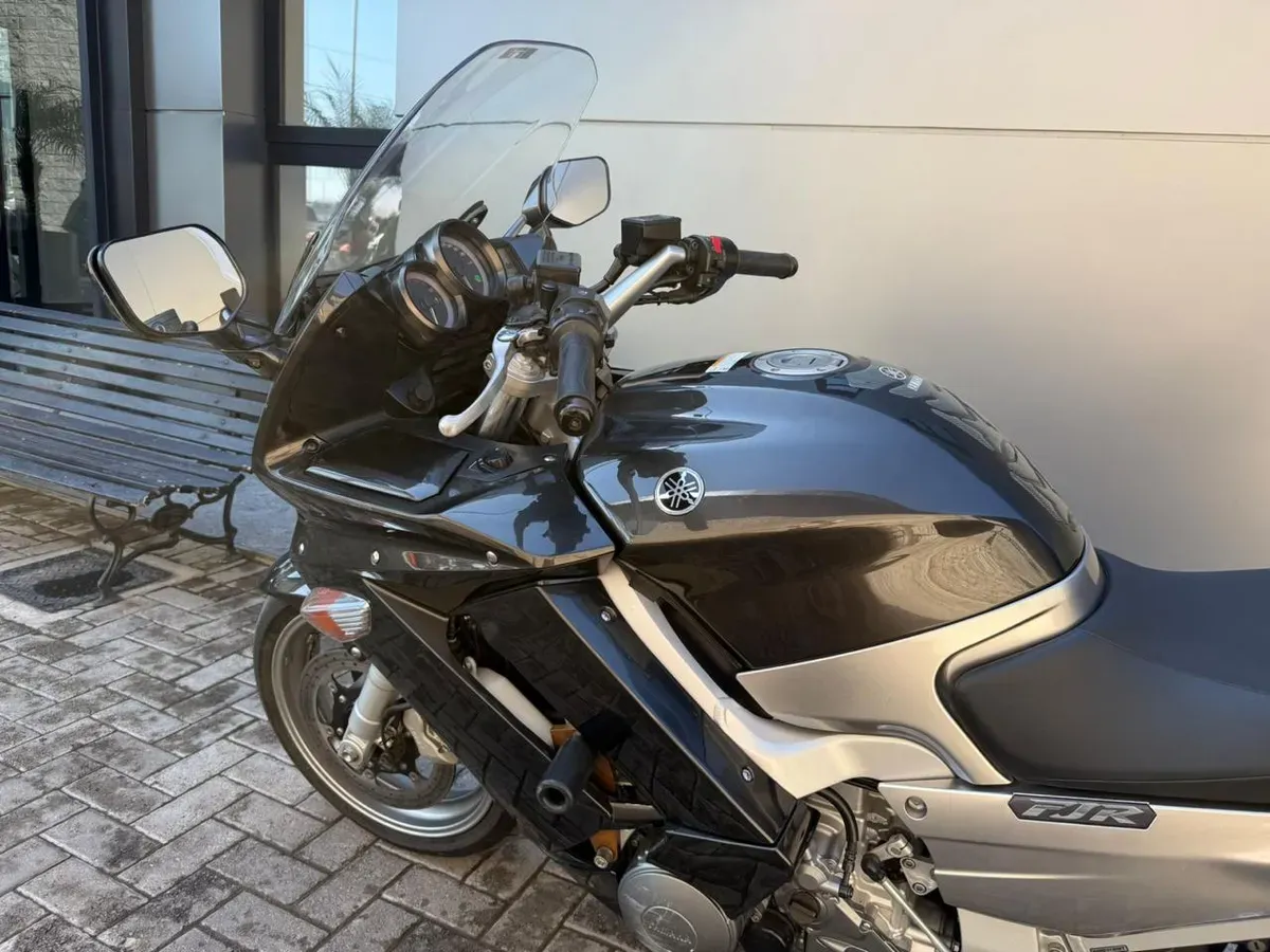 Mira esta publicación de Yamaha 1300 FJR A 2010 en Motordil
