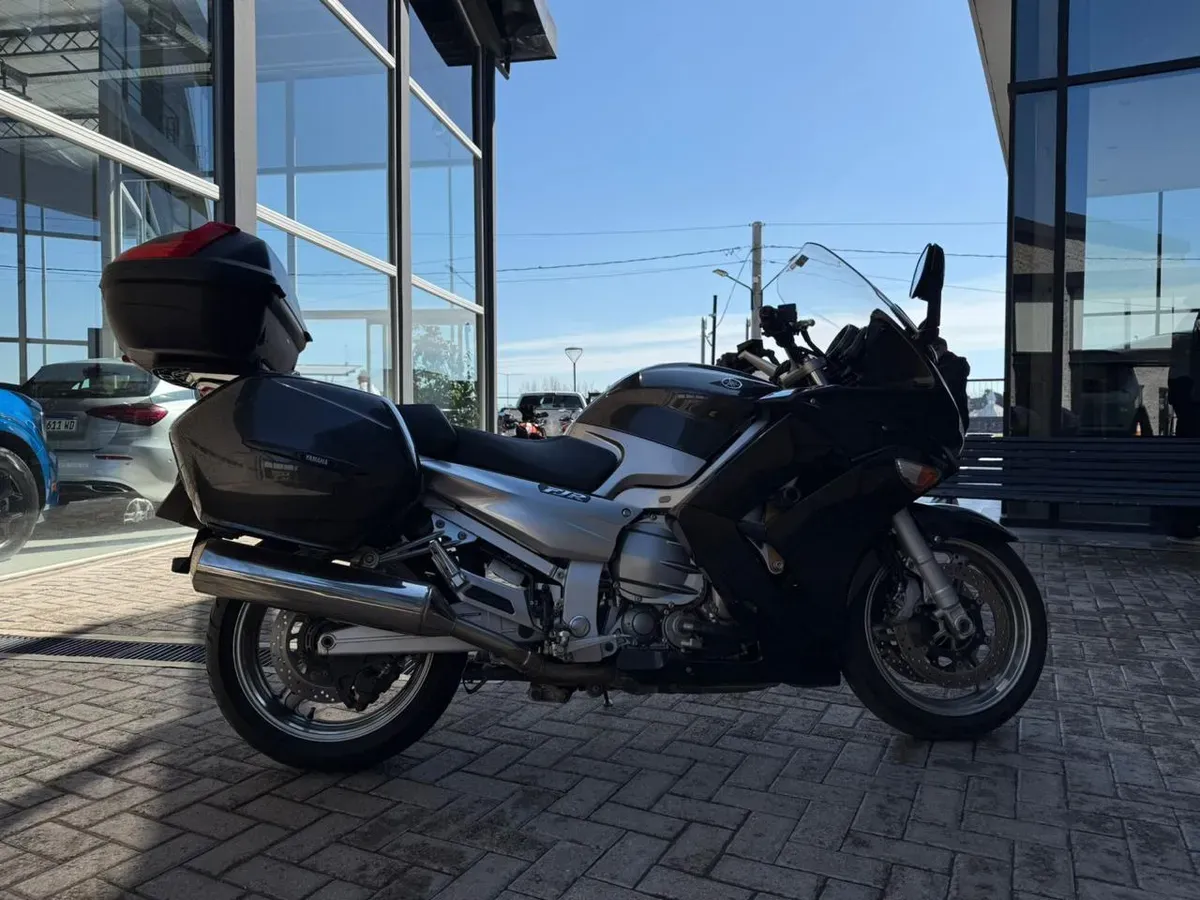 Mira esta publicación de Yamaha 1300 FJR A 2010 en Motordil