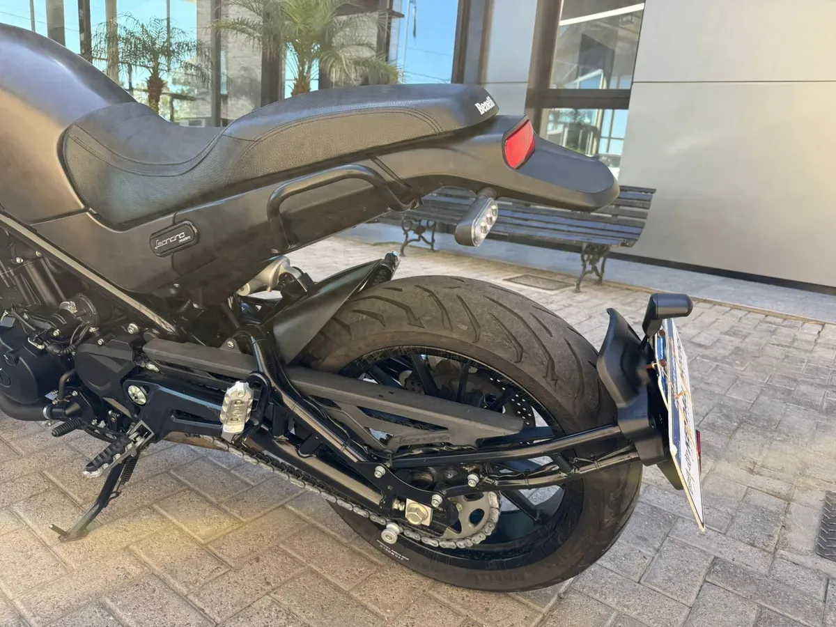 Mira esta publicación de Benelli Leoncino 500 2018 en Motordil