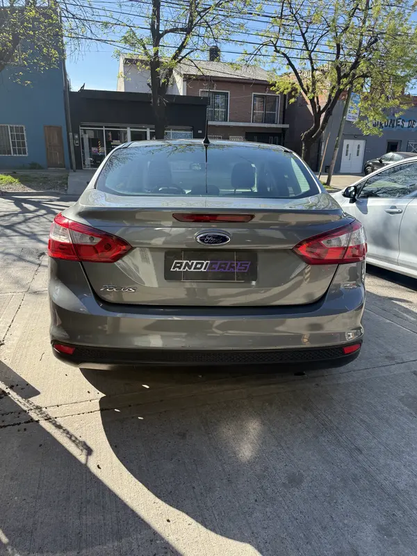 Mira esta publicación de Ford Focus 2014 en Motordil
