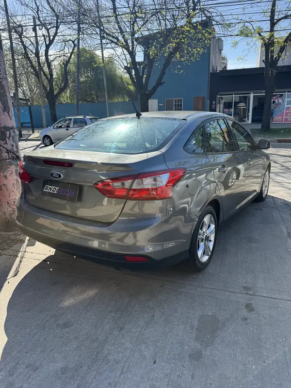 Mira esta publicación de Ford Focus 2014 en Motordil