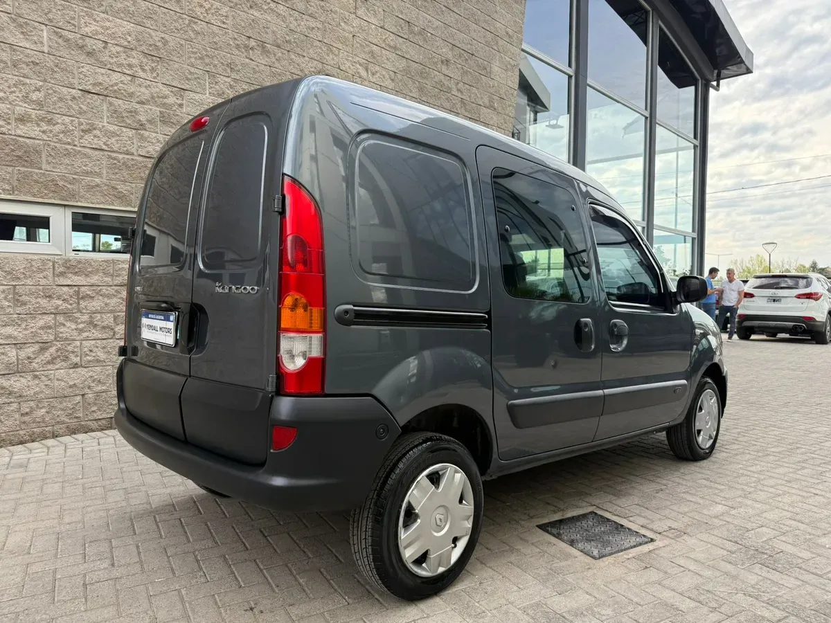 Mira esta publicación de Renault Kangoo 2016 en Motordil