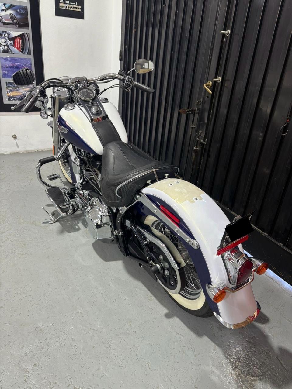 Mira esta publicación de Harley Davidson FLS Softail Slim Black 2007 en Motordil