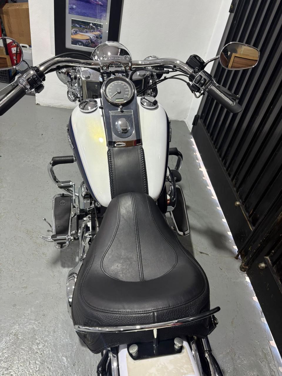 Mira esta publicación de Harley Davidson FLS Softail Slim Black 2007 en Motordil