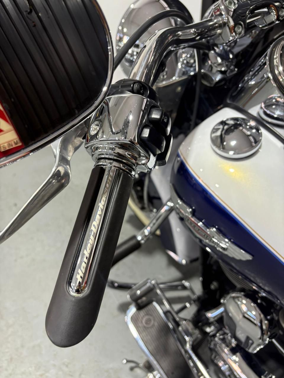 Mira esta publicación de Harley Davidson FLS Softail Slim Black 2007 en Motordil