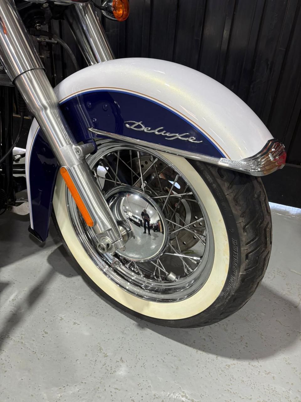 Mira esta publicación de Harley Davidson FLS Softail Slim Black 2007 en Motordil