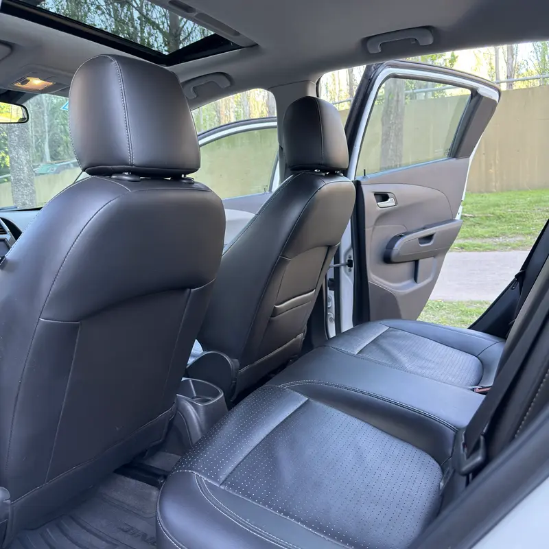 Mira esta publicación de Chevrolet Sonic 2015 en Motordil