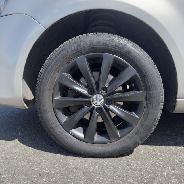Mira esta publicación de Volkswagen Suran 2012 en Motordil