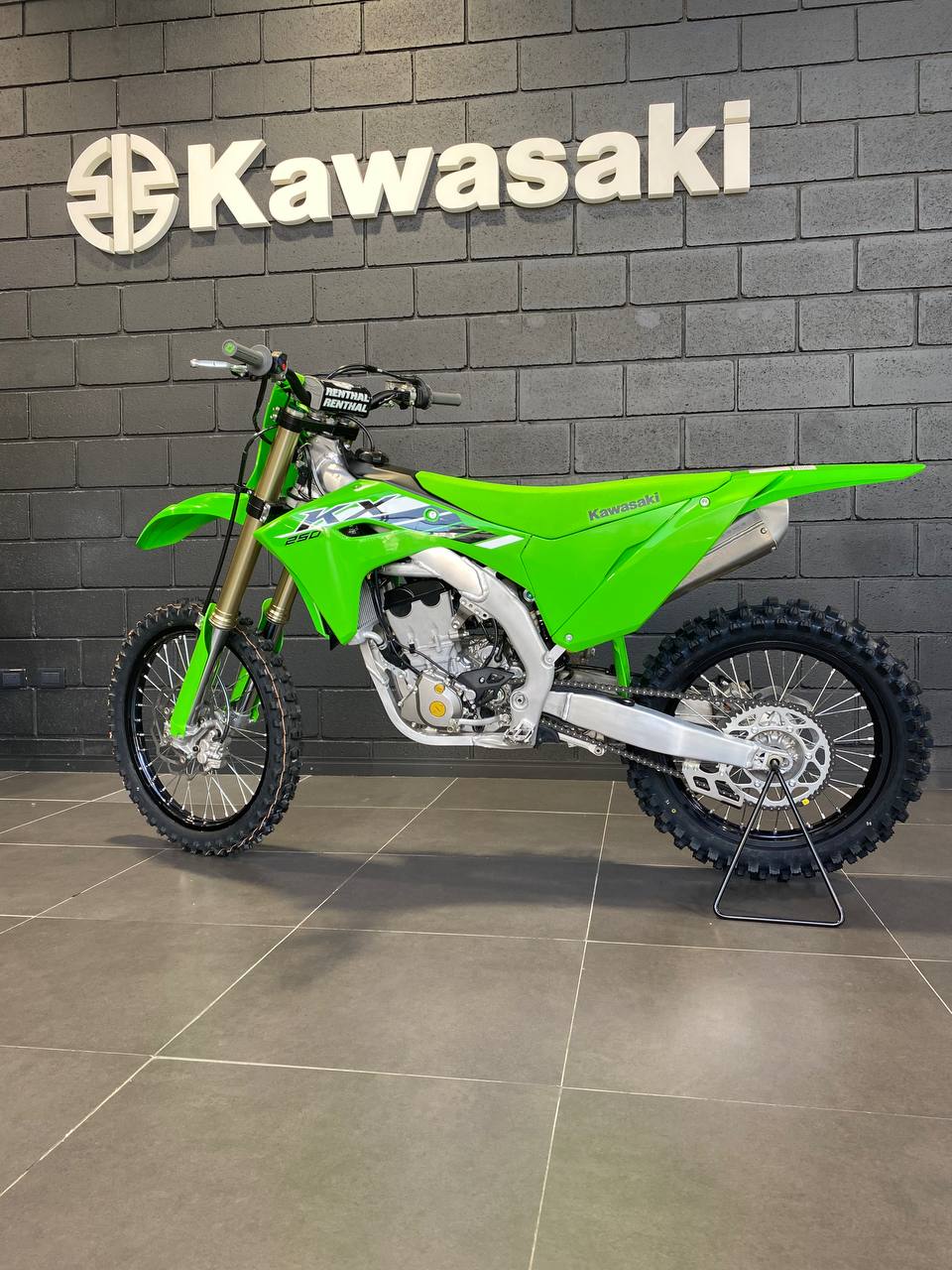 Mira esta publicación de Kawasaki KX 250 F 2025 en Motordil