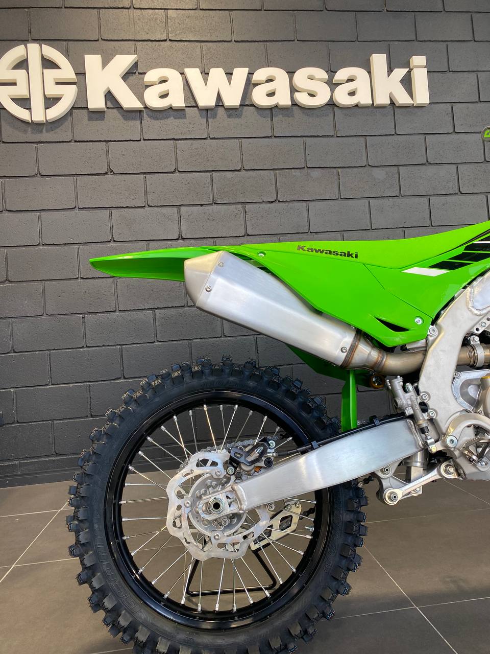 Mira esta publicación de Kawasaki KX 250 F 2025 en Motordil