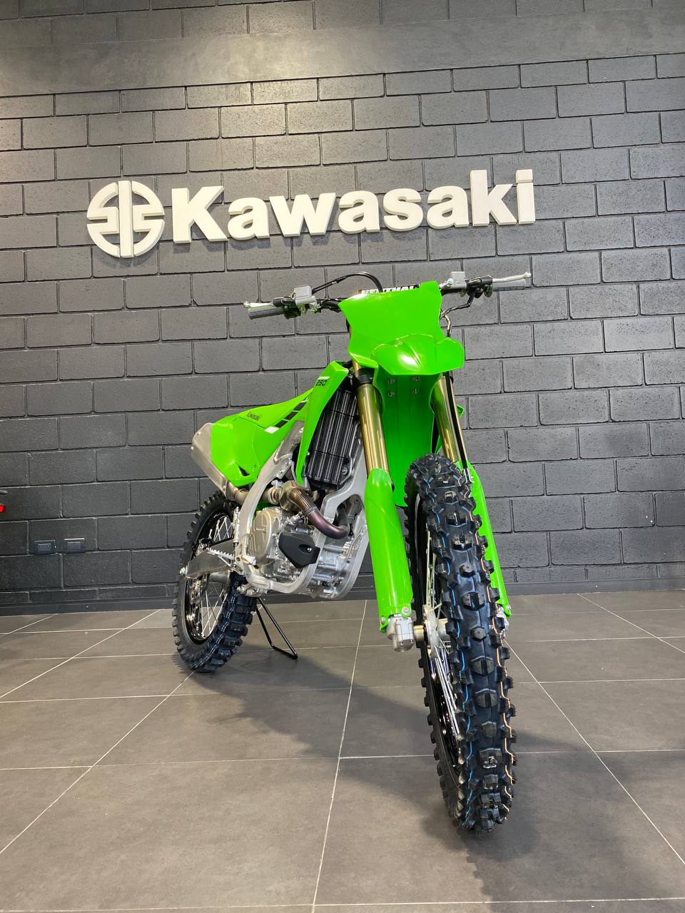 Mira esta publicación de Kawasaki KX 250 F 2025 en Motordil