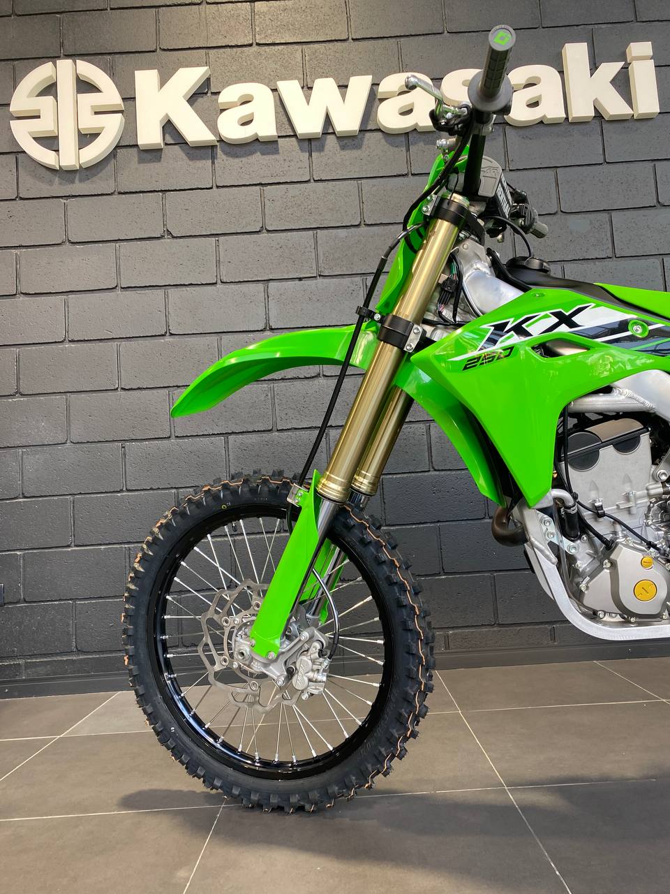 Mira esta publicación de Kawasaki KX 250 F 2025 en Motordil