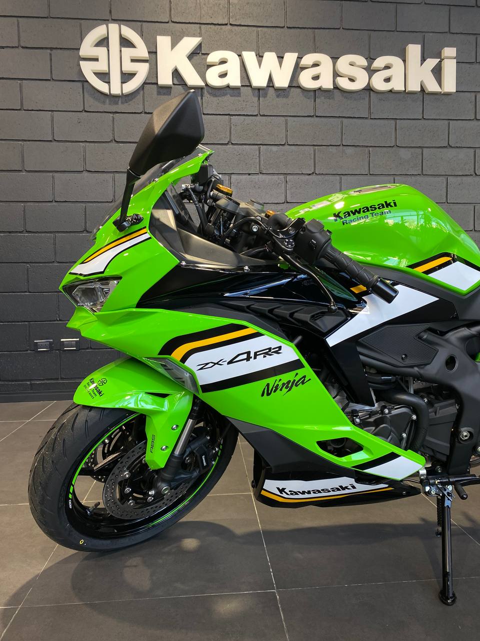 Mira esta publicación de Kawasaki ZX 400 2025 en Motordil