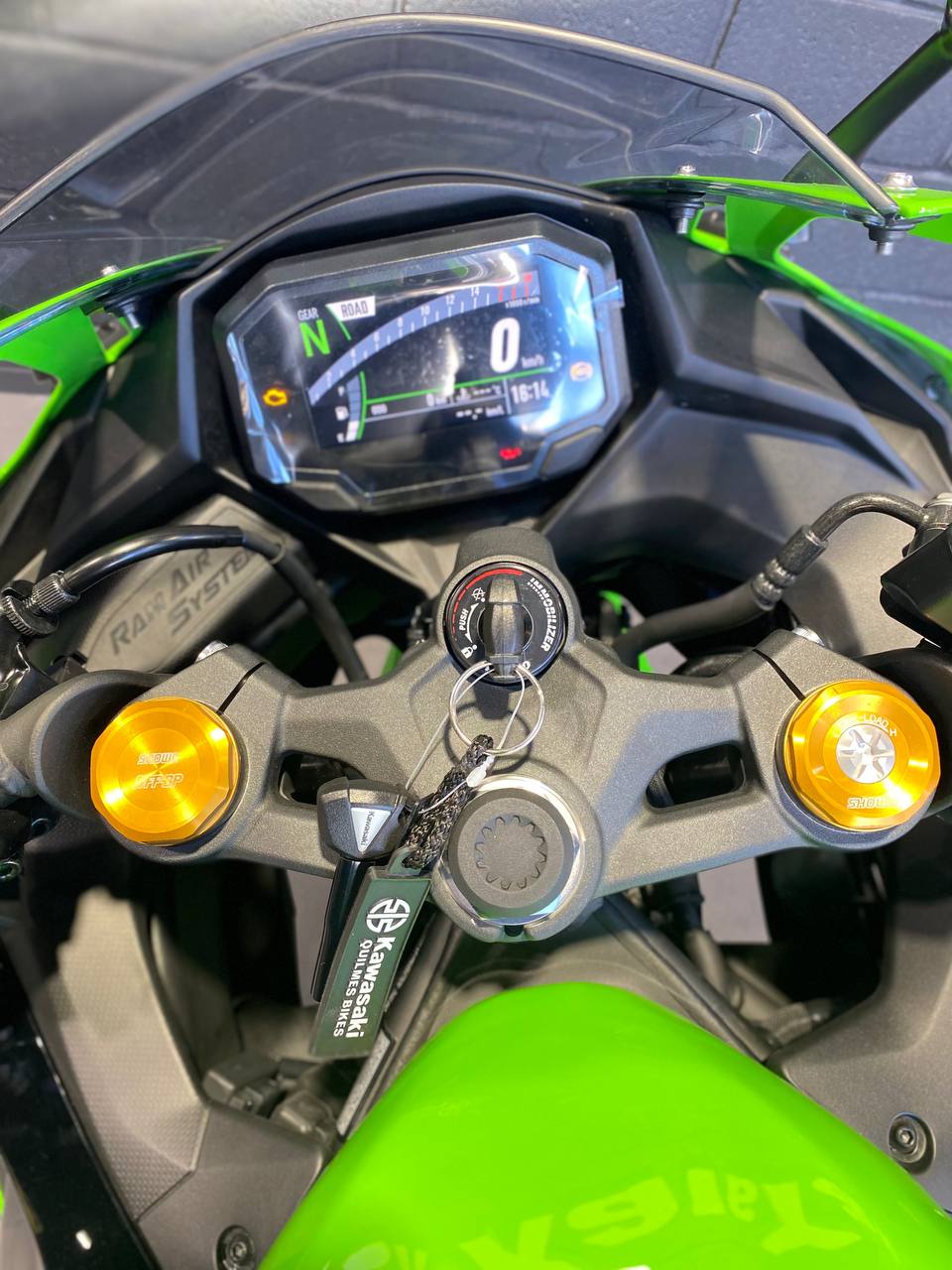 Mira esta publicación de Kawasaki ZX 400 2025 en Motordil