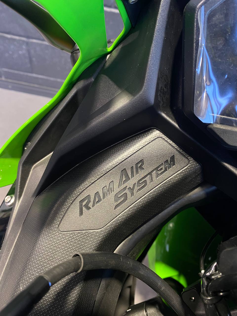 Mira esta publicación de Kawasaki ZX 400 2025 en Motordil