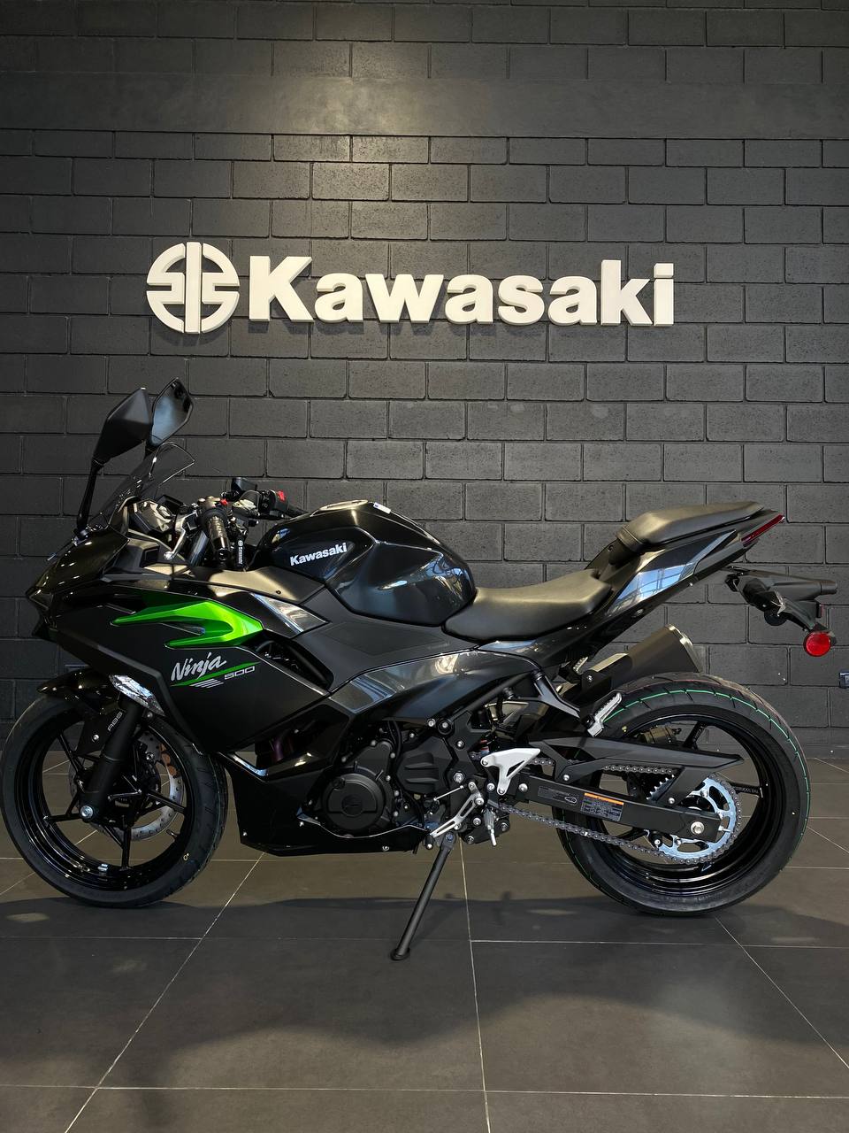 Mira esta publicación de Kawasaki Ninja 500 2025 en Motordil