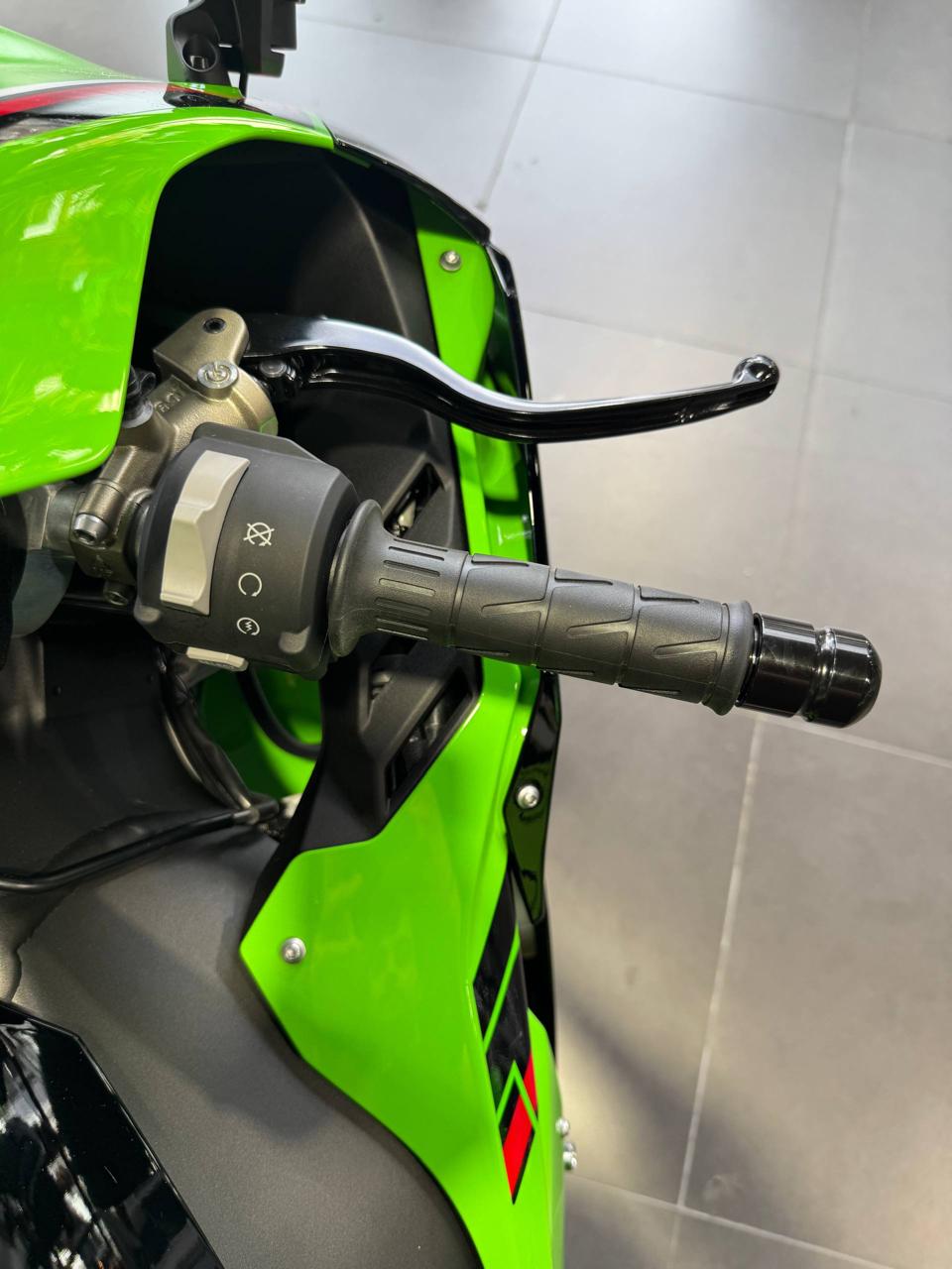 Mira esta publicación de Kawasaki ZX 10R 2025 en Motordil