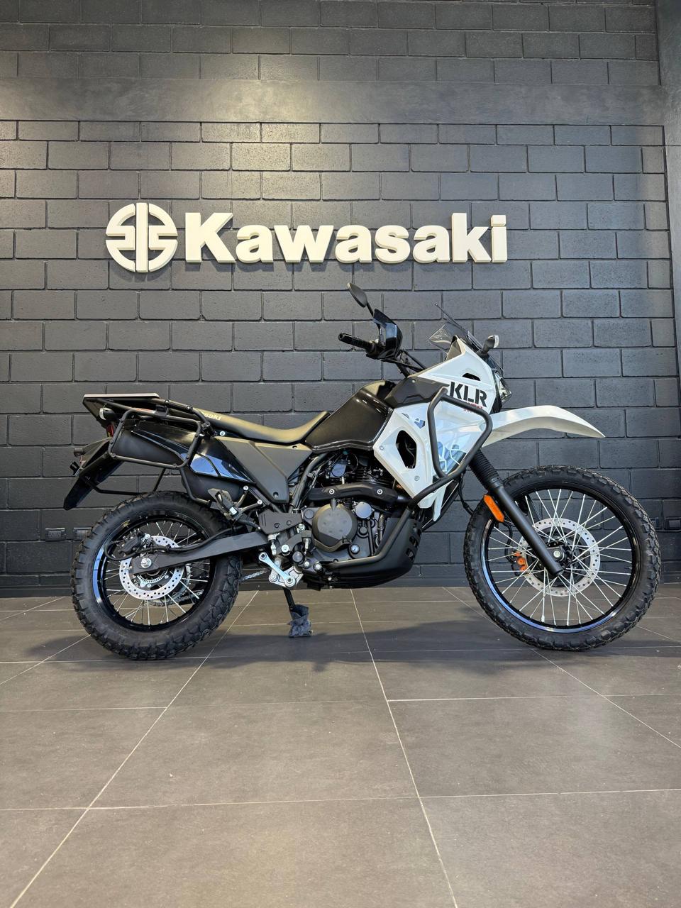 Mira esta publicación de Kawasaki KLR 650 2025 en Motordil
