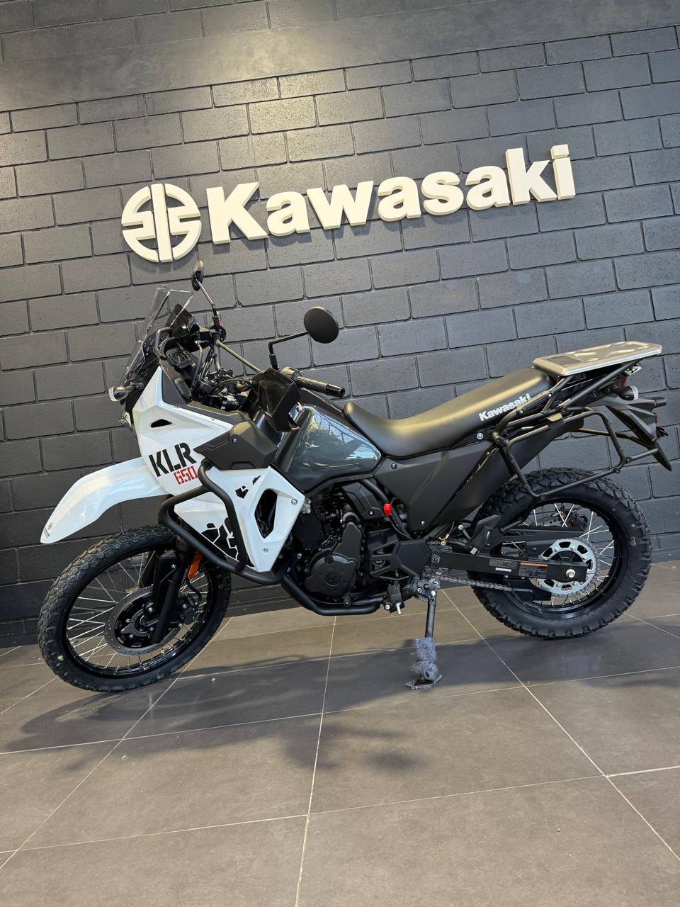 Mira esta publicación de Kawasaki KLR 650 2025 en Motordil