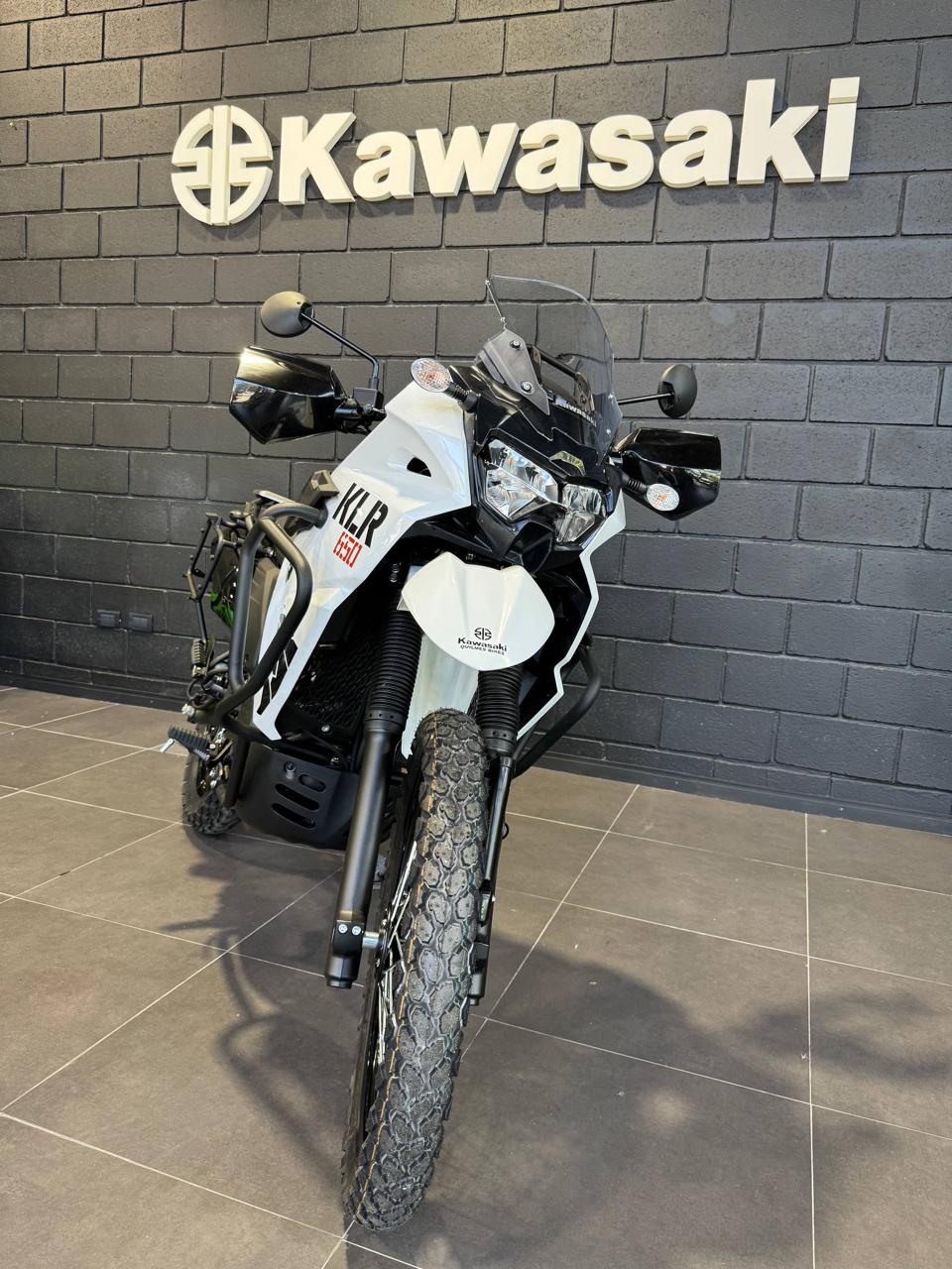 Mira esta publicación de Kawasaki KLR 650 2025 en Motordil