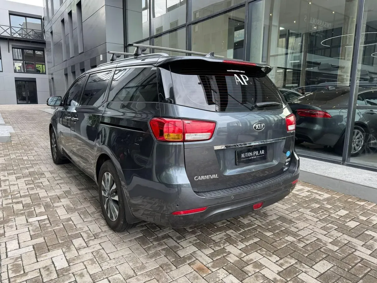 Mira esta publicación de KIA Carnival 2017 en Motordil