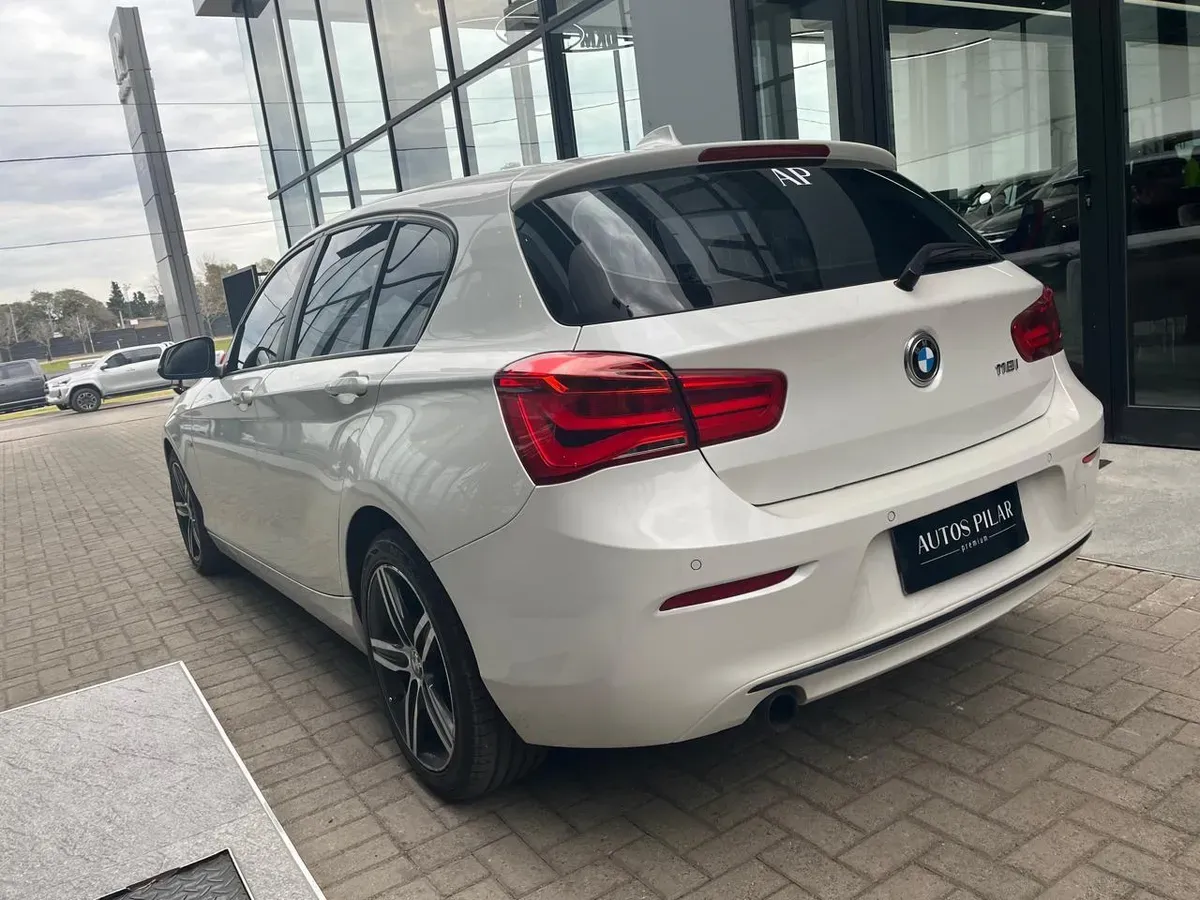 Mira esta publicación de BMW Serie 1 2017 en Motordil