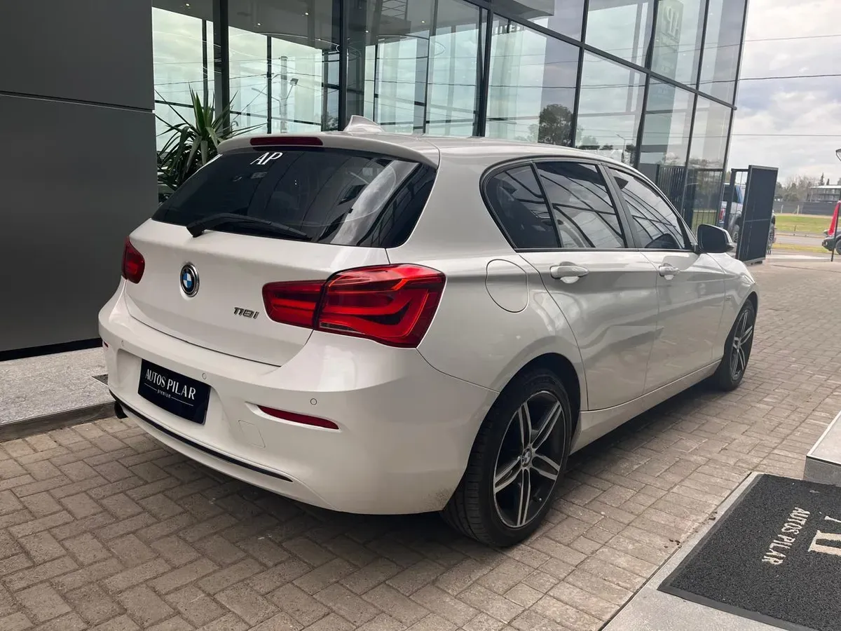 Mira esta publicación de BMW Serie 1 2017 en Motordil