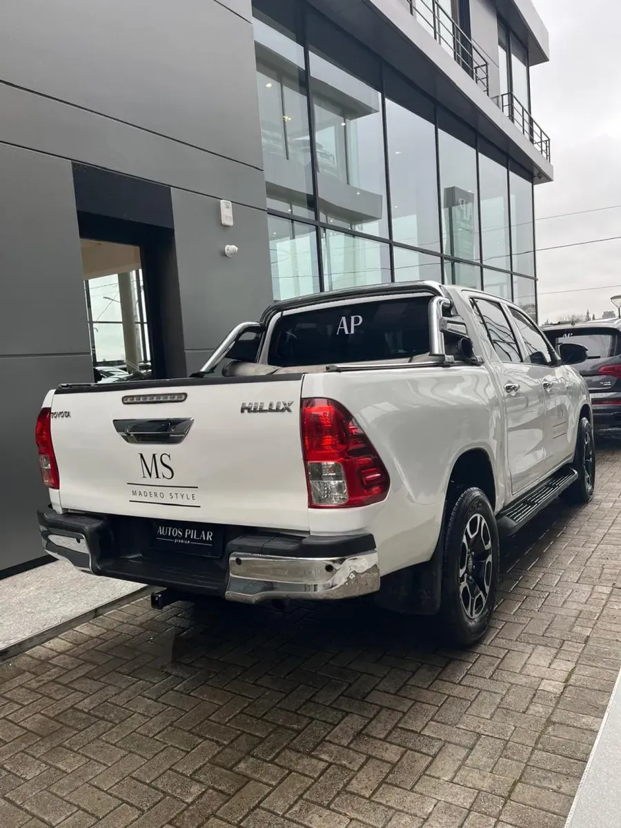 Mira esta publicación de Toyota Hilux 2017 en Motordil