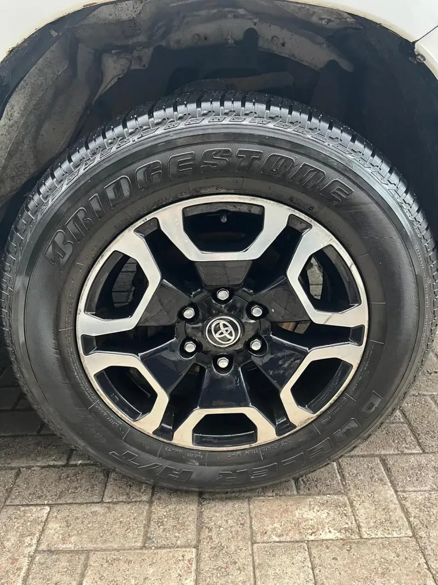 Mira esta publicación de Toyota Hilux 2017 en Motordil