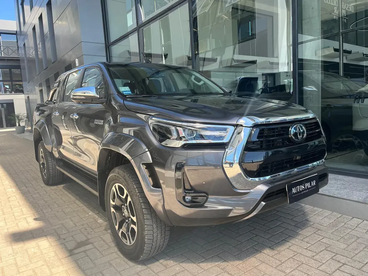 Mira esta publicación de Toyota Hilux 2024 en Motordil