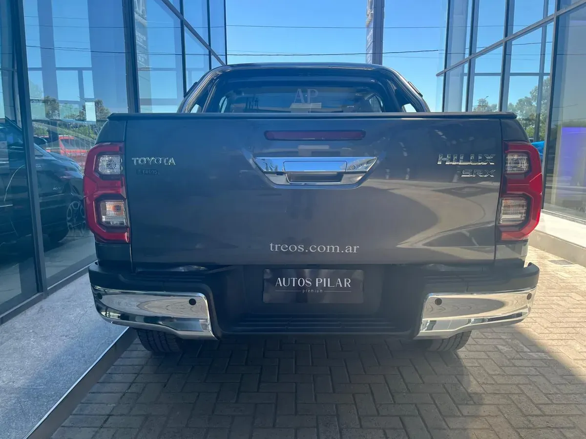 Mira esta publicación de Toyota Hilux 2024 en Motordil