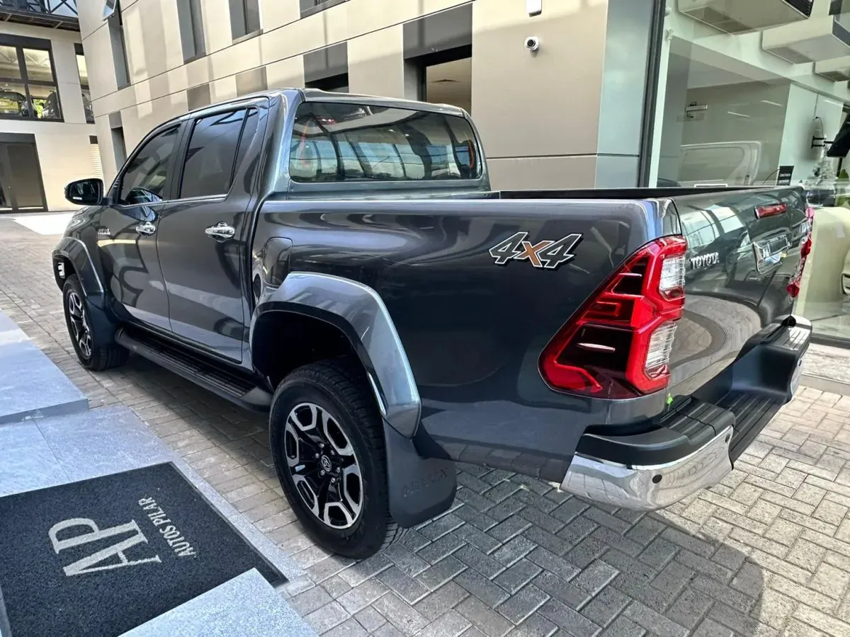 Mira esta publicación de Toyota Hilux 2025 en Motordil