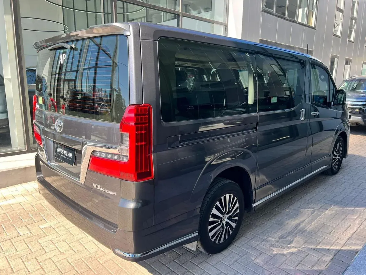 Mira esta publicación de Toyota Hiace 2022 en Motordil
