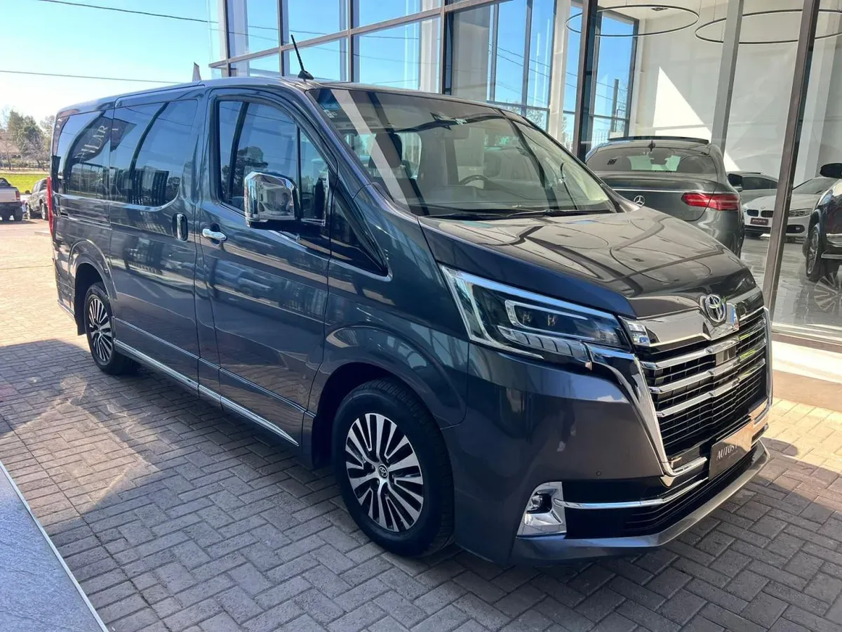 Mira esta publicación de Toyota Hiace 2022 en Motordil