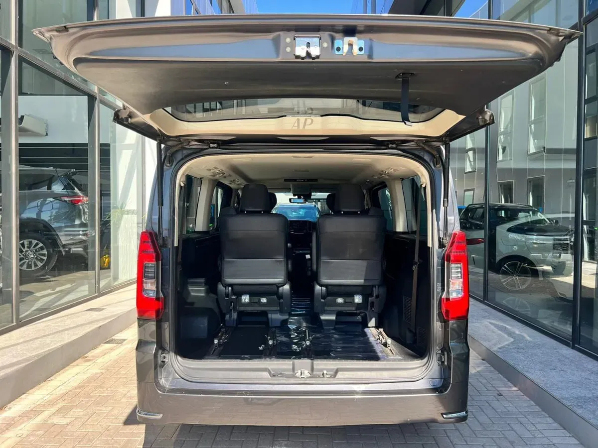 Mira esta publicación de Toyota Hiace 2022 en Motordil