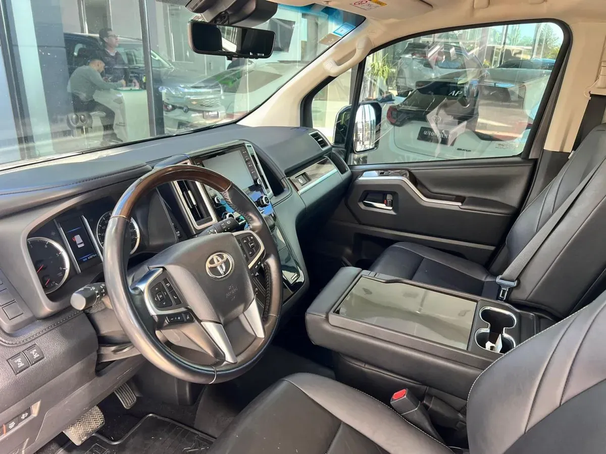Mira esta publicación de Toyota Hiace 2022 en Motordil