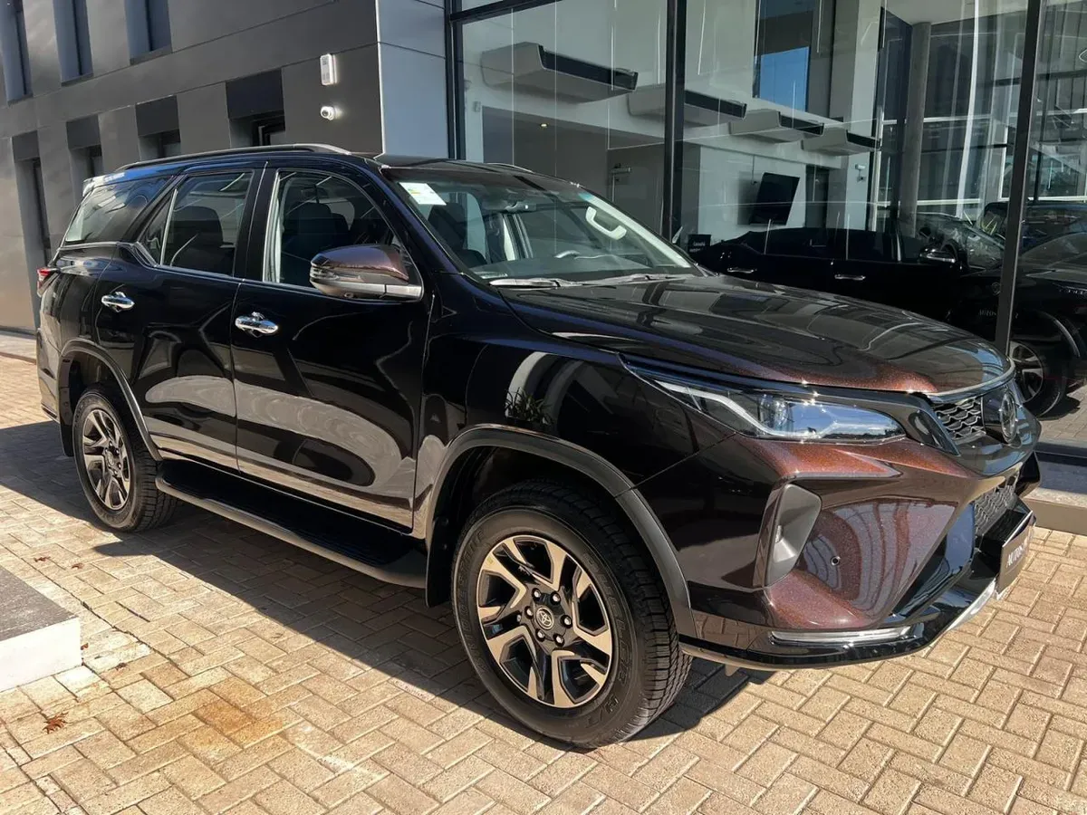 Mira esta publicación de Toyota SW4 2025 en Motordil