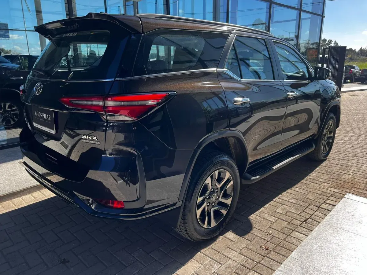 Mira esta publicación de Toyota SW4 2025 en Motordil